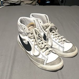USED Men's White Nike Blazers Size 8